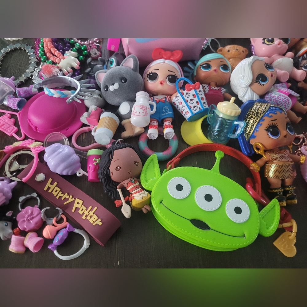 120+ Piece Girls Bundle Toys, L.O.L, Hello Kitty, Cinnamoroll, Magic Pixiling - Picture 4 of 12